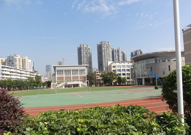 四川大學(xué)附屬中學(xué)地理位置和咨詢電話是？