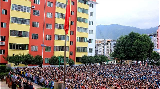 雷波民族中學教師特色