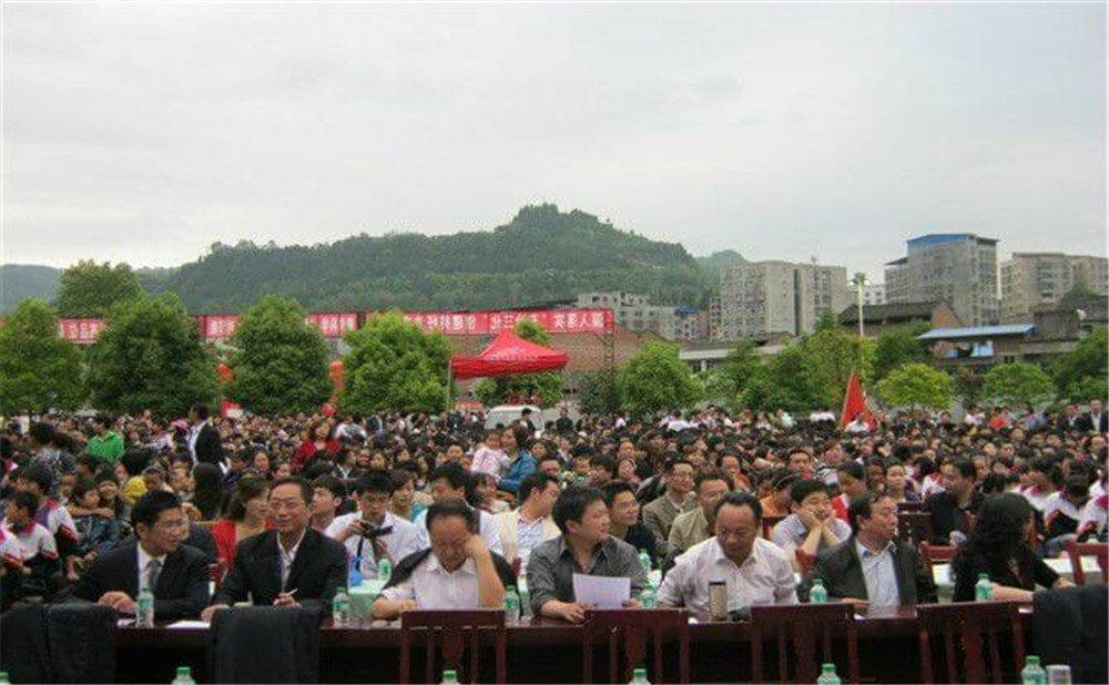 平昌縣駟馬中學(xué)學(xué)校詳細(xì)地址在哪里？