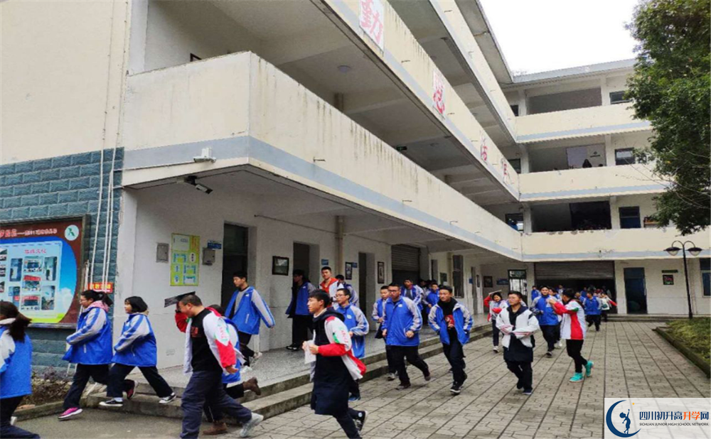 樹德懷遠中學(xué)的高中住宿好不好？